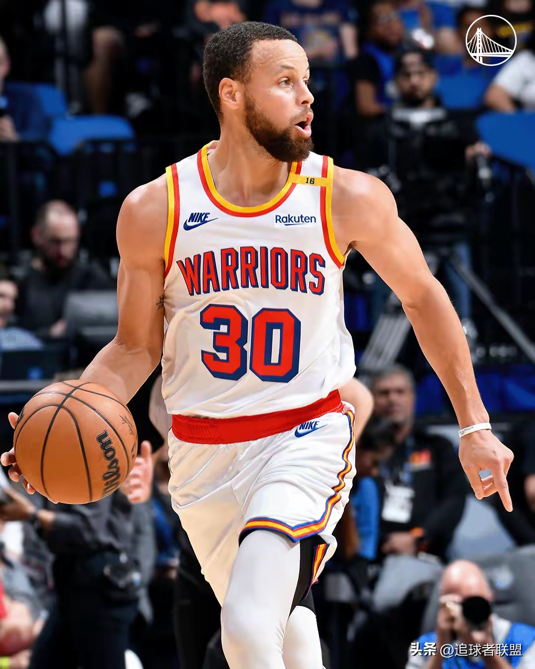 AYX SPORTS-库里连续二十场比赛得分超过刷新纪录，勇士不断突破！的简单介绍