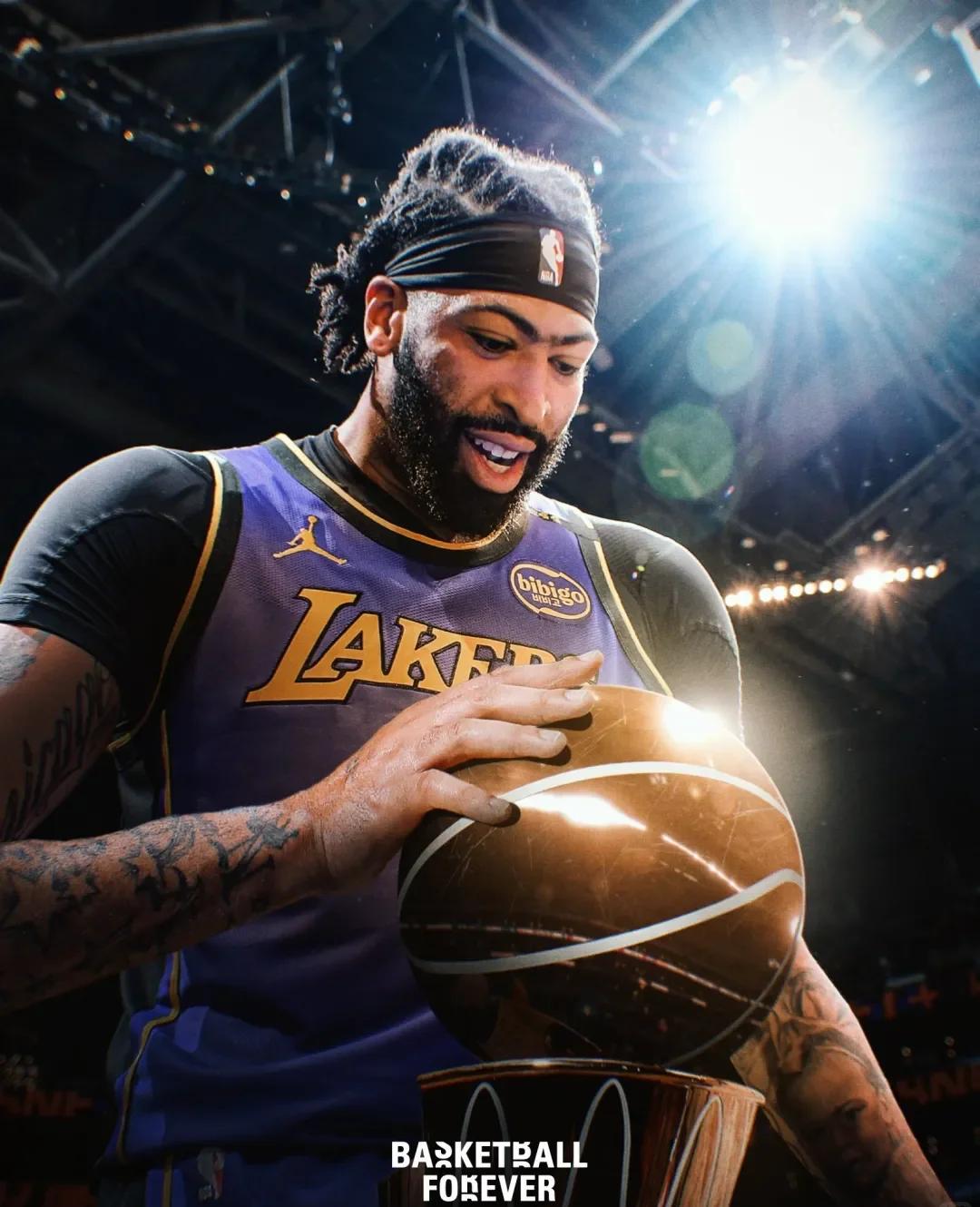 AYX SPORTS-浓眉哥重返赛场，重返赛场首场状态出色，法国队观众沸腾！