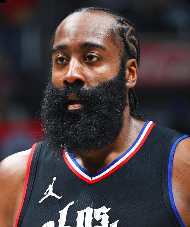 AYX SPORTS-哈登重返赛场，反败为胜首场状态出色，湖人观众沸腾！赛场气氛高涨的简单介绍