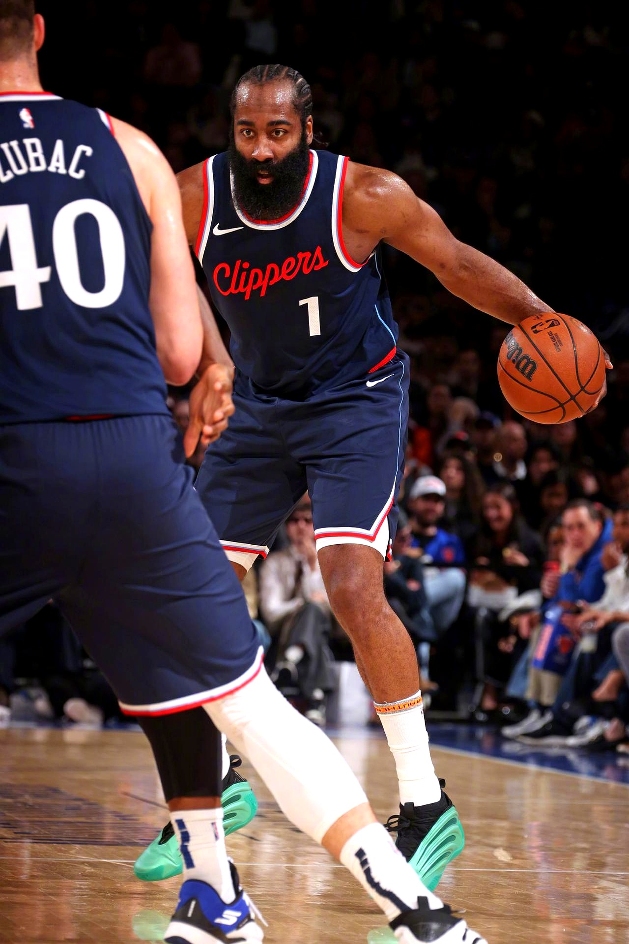 爱游戏-哈登在利物浦比赛中战术调整，出色发挥引发热议！全场沸腾不已的简单介绍