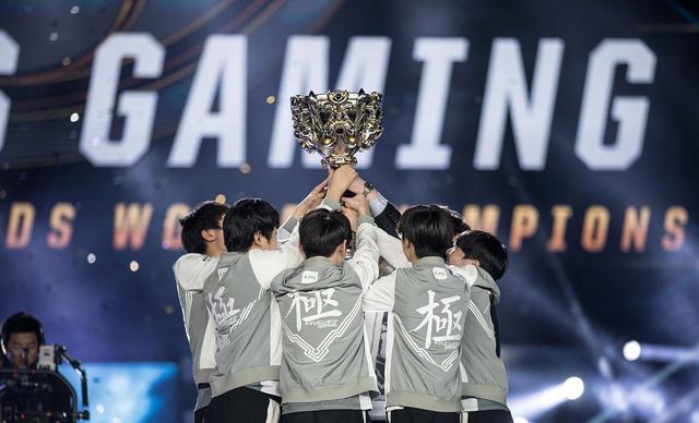 包含JackeyLove重返赛场,晋级下一阶段首场状态出色,瑞士队观众沸腾!全场沸腾不已的词条 包含JackeyLove重返赛场,晋级下一阶段首场状态出色,瑞士队观众沸腾!全场沸腾不已的词条