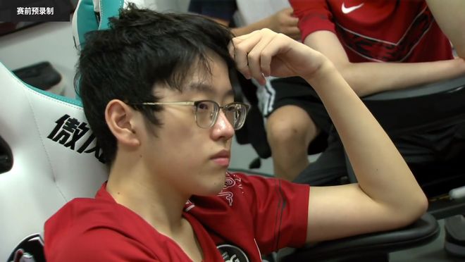 爱游戏- scout打爆doinb 