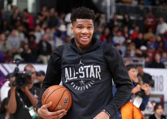 爱游戏-包含Ming新星高光表现表现惊艳，雄鹿未来可期！的词条